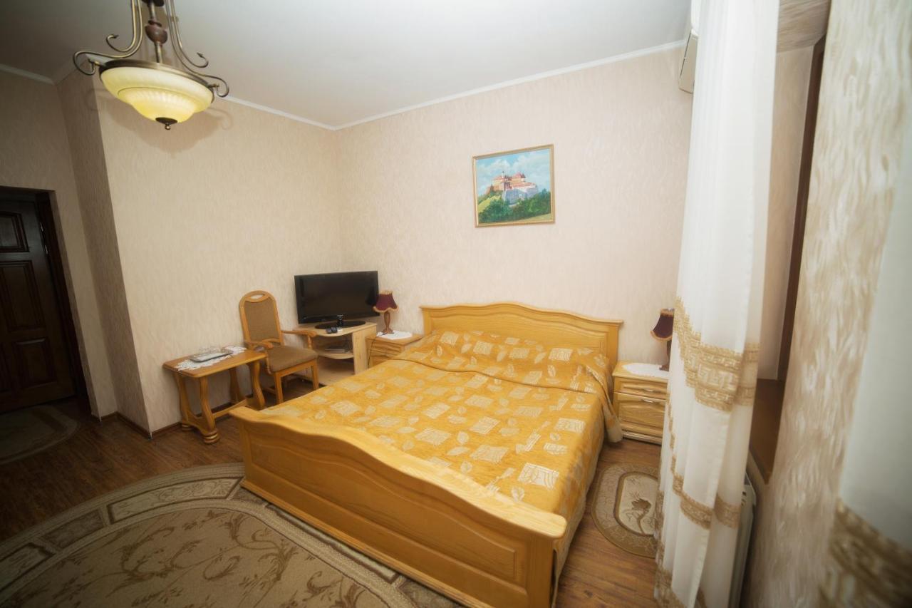 Готель «Вишневий Сад» Mukacheve Luaran gambar