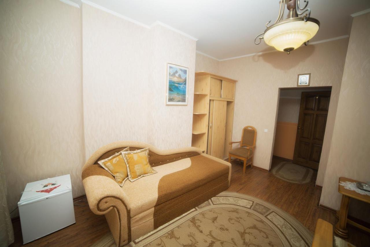 Готель «Вишневий Сад» Mukacheve Luaran gambar