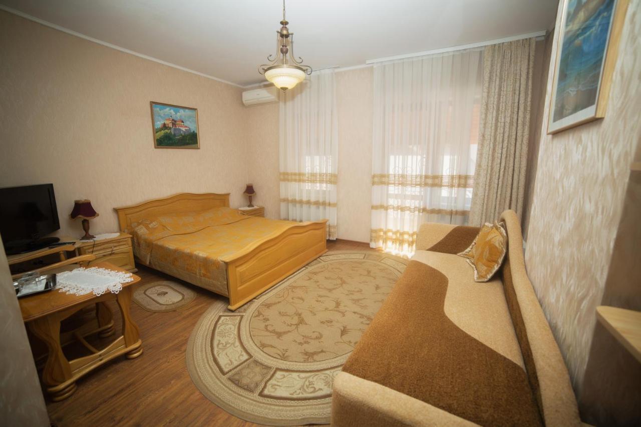 Готель «Вишневий Сад» Mukacheve Luaran gambar