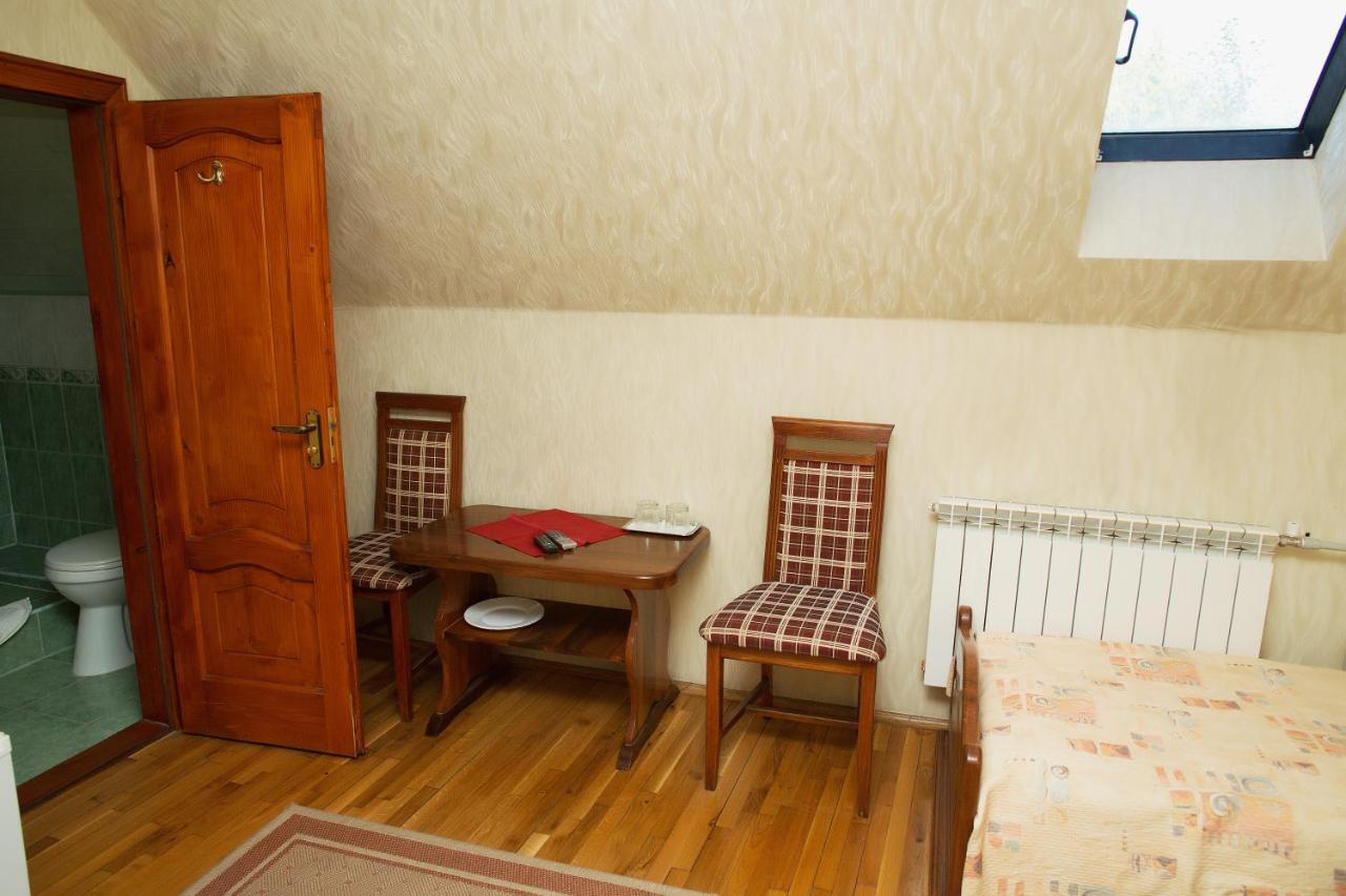 Готель «Вишневий Сад» Mukacheve Luaran gambar