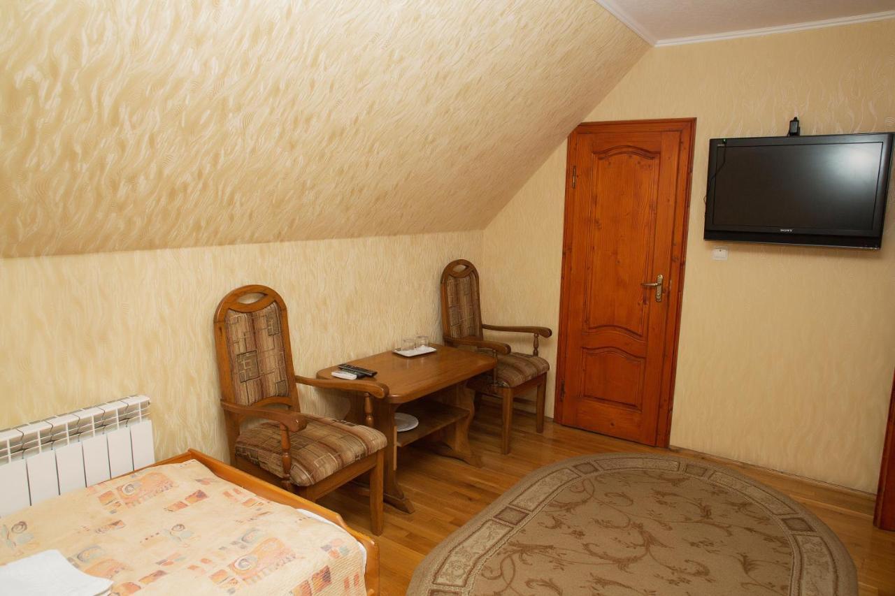 Готель «Вишневий Сад» Mukacheve Luaran gambar